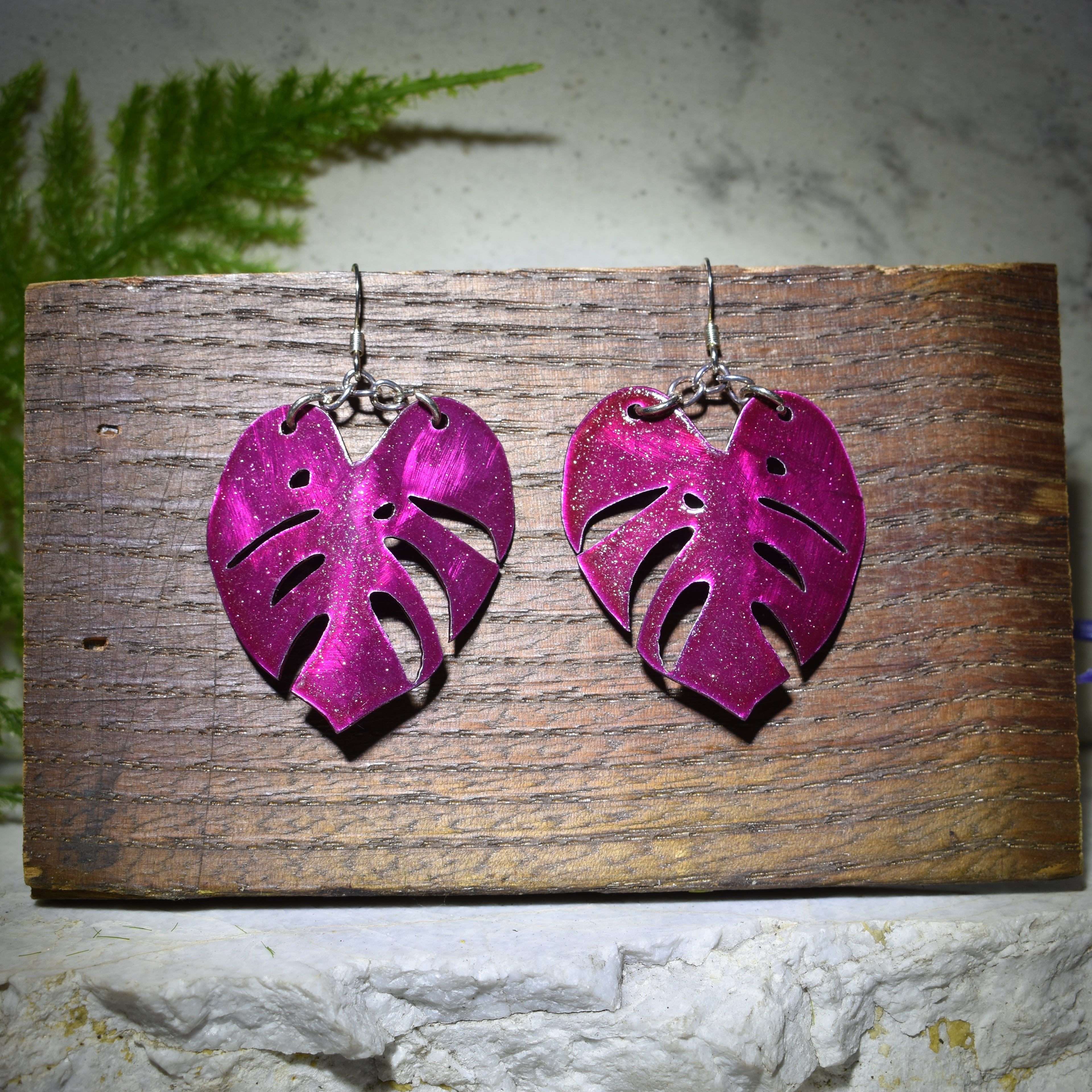 Monstera Earrings Candy Raspberry
